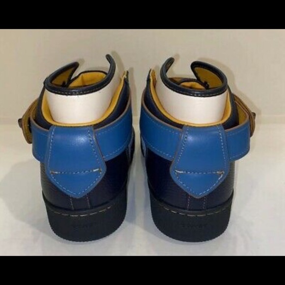 Coach - Picture 4 of 5